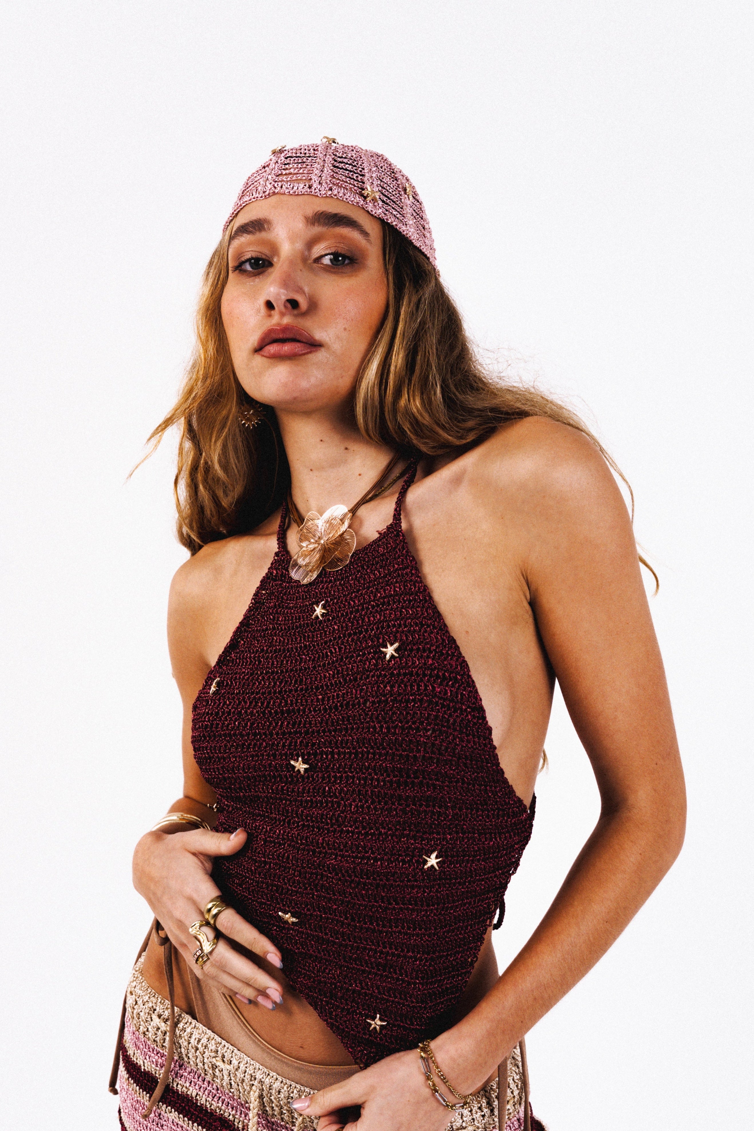 Conjunto rosado de la marca Mi tienda, detalles de la tela y costuras en la imagen.